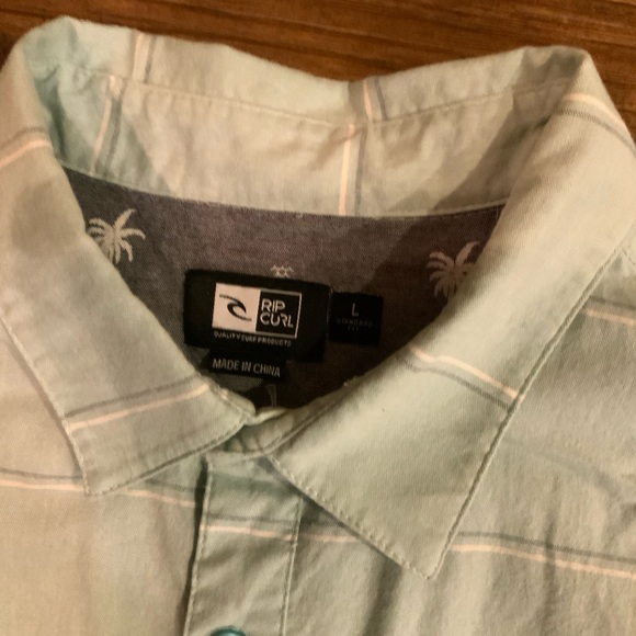 Rip Curl mens short sleeve button down. Size L. - Picture 3 of 6